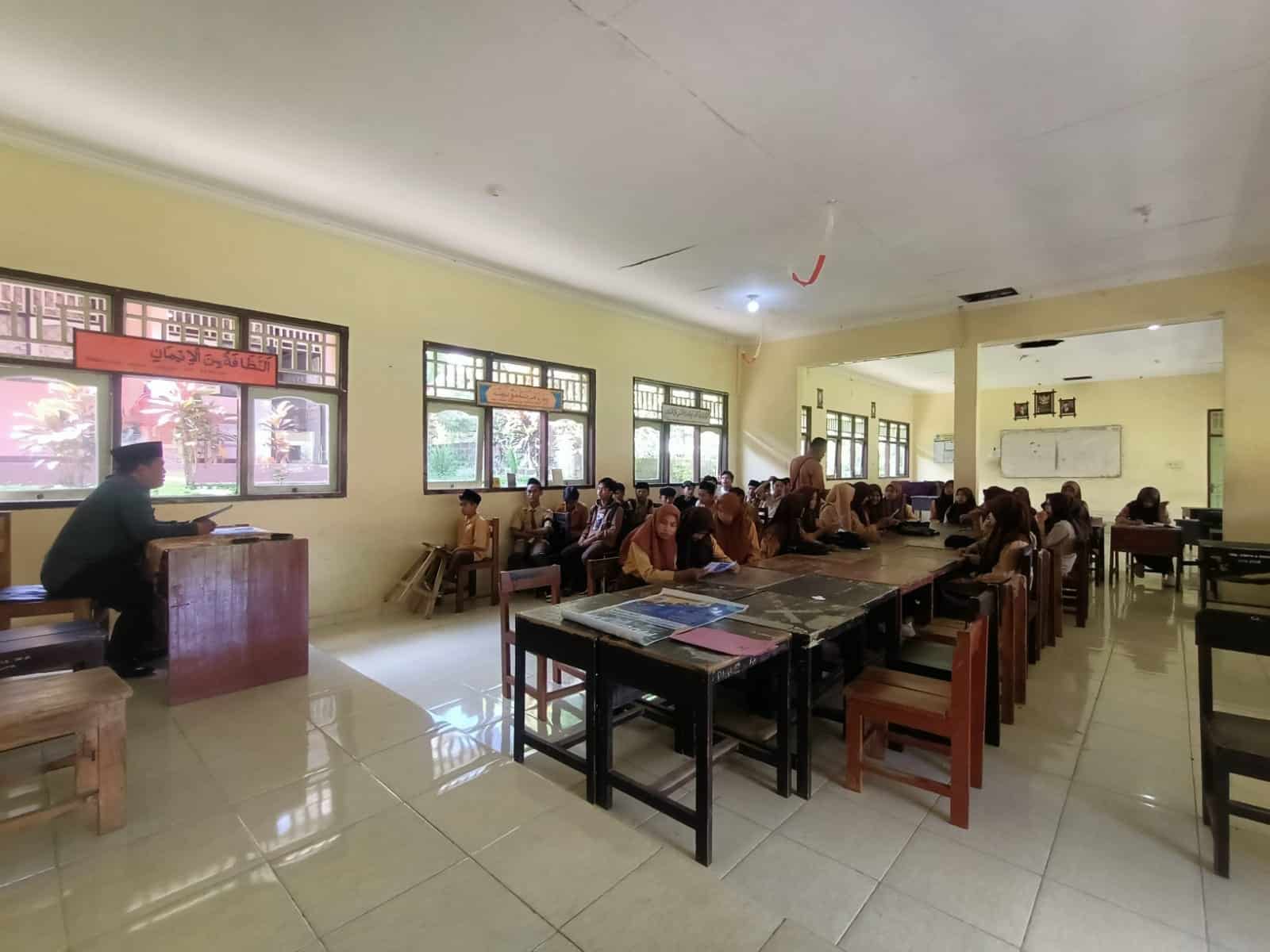 Kegiatan Sosialisasi PPDB SMK Negeri 1 Kopang di SMP Negeri 4 Batukliang Utara